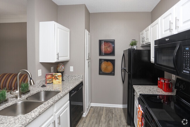 2HAB, 2BA/Noruega: 1084 ft² - Park at Eagle Creek