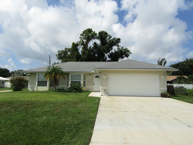 Building Photo - 2624 Valencia Rd