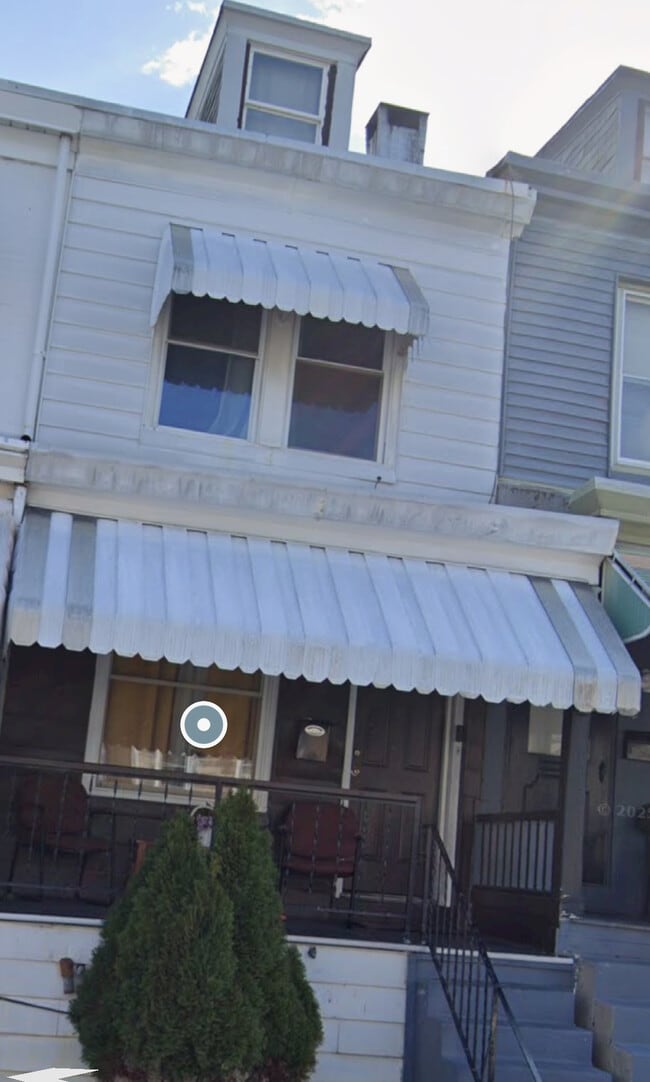 Building Photo - 1015 Birch St