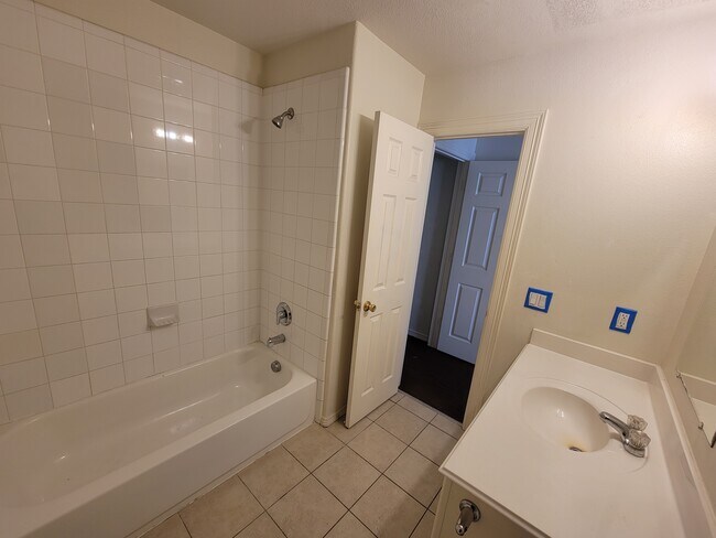 Building Photo - 3813 Lydia St