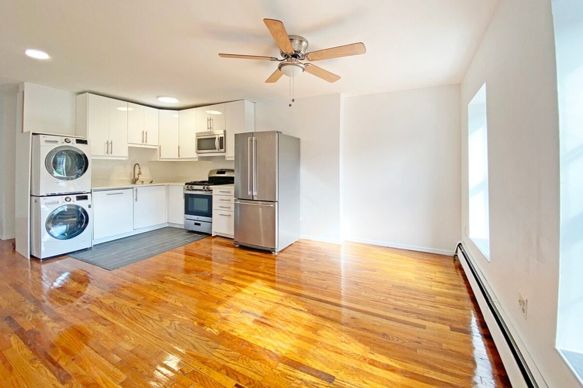 Primary Photo - 166 Halsey St