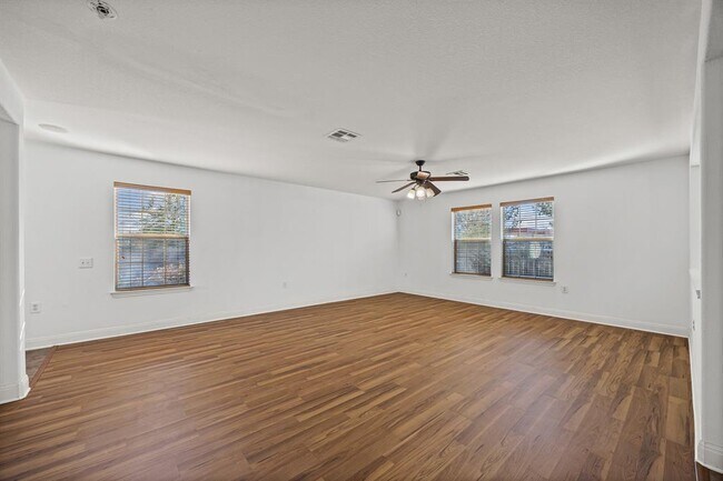 Foto del edificio - 5824 Malarkey Rd