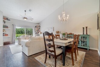 Building Photo - 10537 Pelican Dr