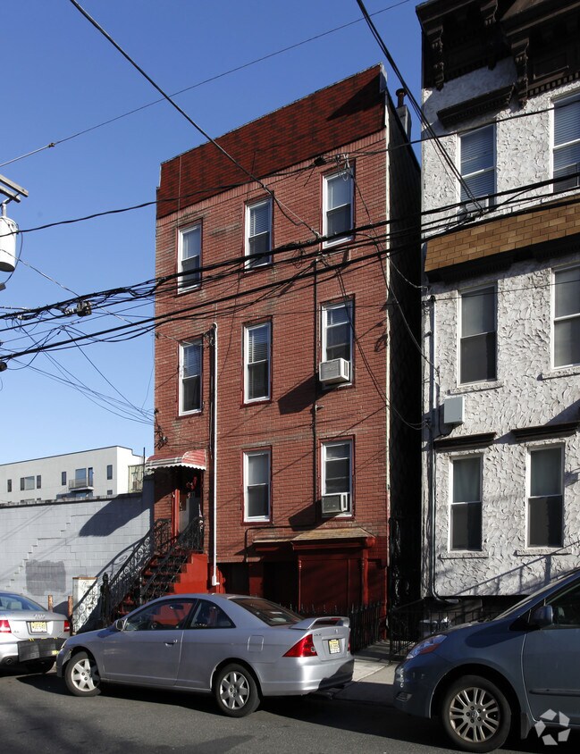 Primary Photo - 309 Madison St