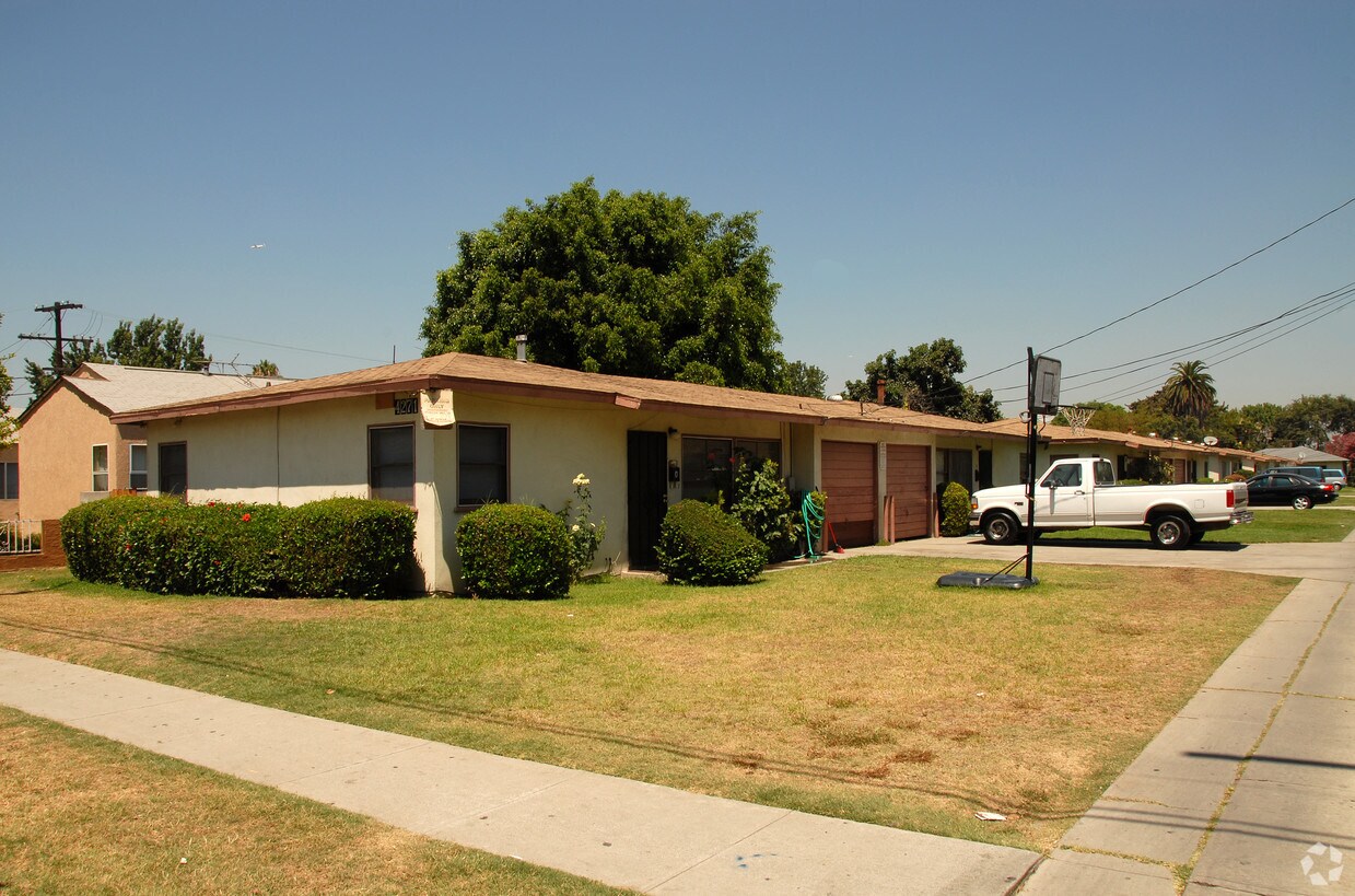 Primary Photo - 4271 Pendleton Ave