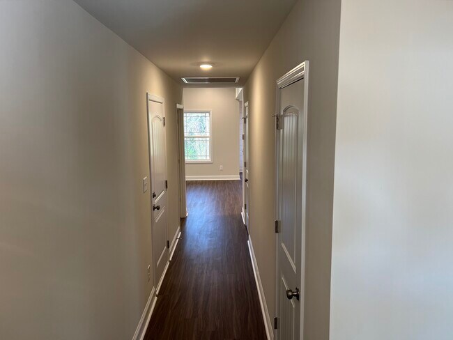 Building Photo - 139 Red Tail Cir