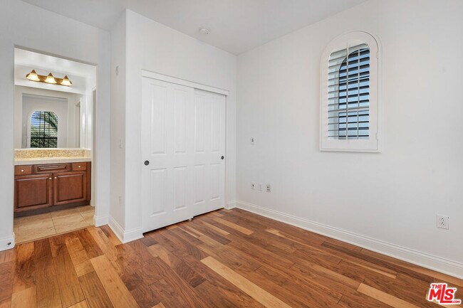 Building Photo - 12975 Agustin Pl