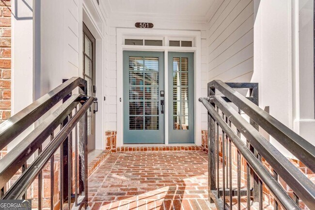 Building Photo - 501 Burton Dr