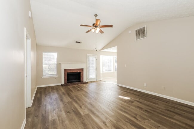 Building Photo - 939 Maple Leaf Ridge