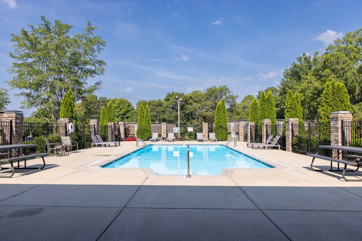 Foto principal - 311 Hawkins Rd