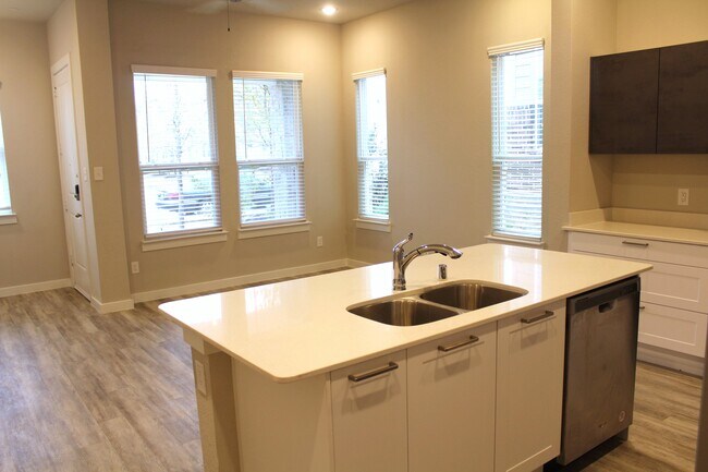 Foto del edificio - 2432 Freshwater Ln