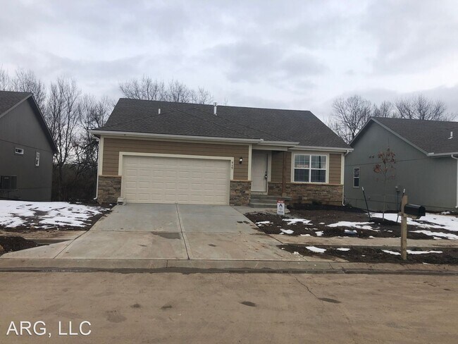 Foto del edificio - 3 br, 2.5 bath House - 717 Samantha Lane
