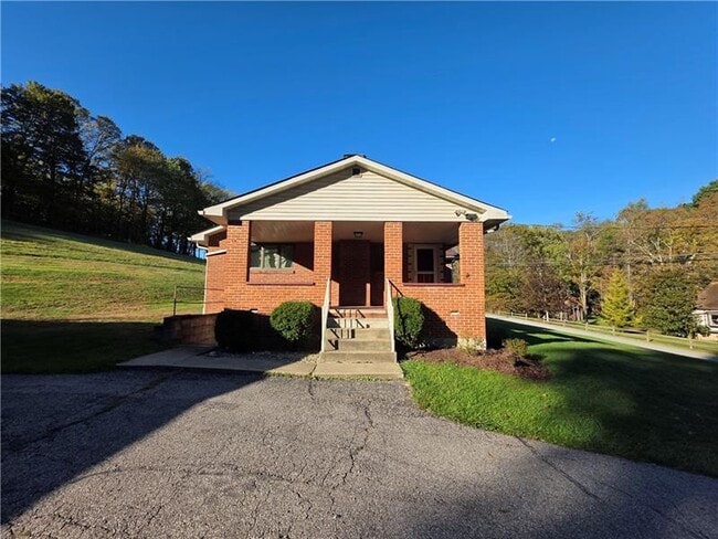 Building Photo - 196 Valley Rd