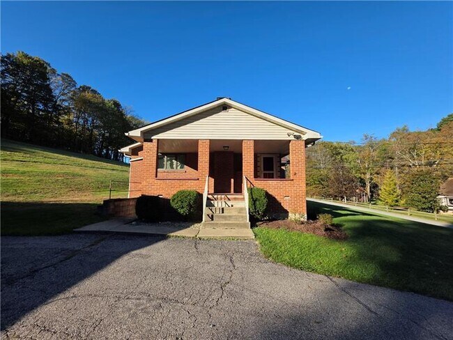 Foto del edificio - 196 Valley Rd