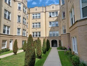 Building Photo - 5731 N Kimball Ave
