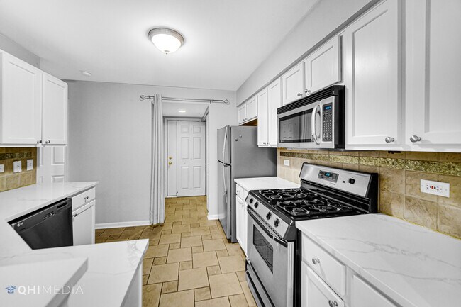 Building Photo - 2492 Stoughton Cir