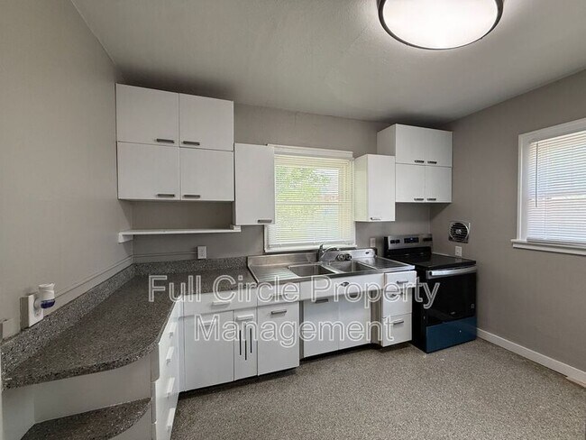 Foto del edificio - 351 N Clarmar Ave