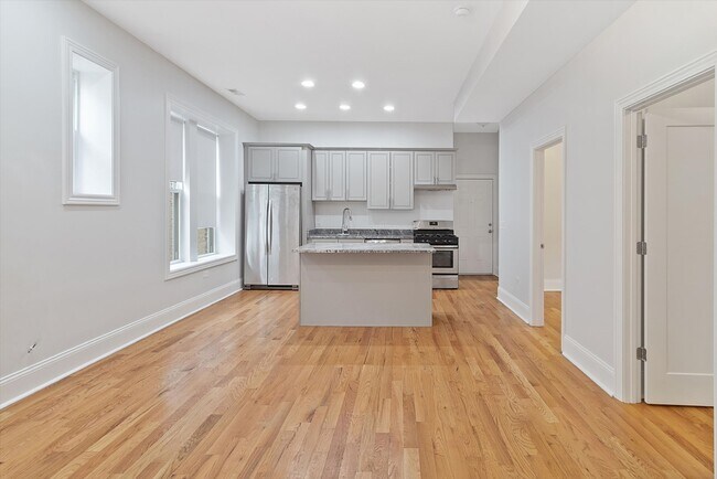 Building Photo - 2807 S Lawndale Ave