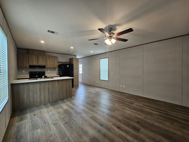 Foto del edificio - 518 Suwanee Dr