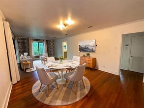 Building Photo - 4711 Fairview Dr