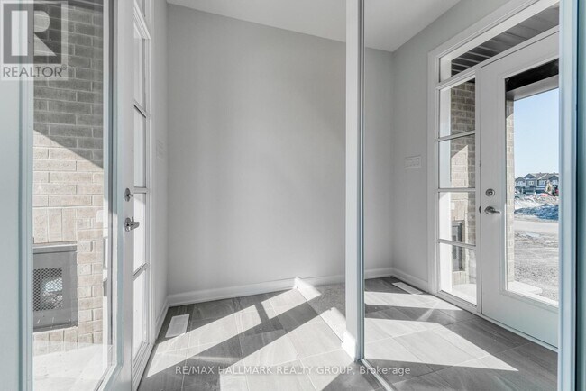 Building Photo - 569 Promenade Décoeur Dr