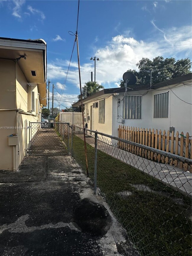Foto del edificio - 8935 SW 28th St