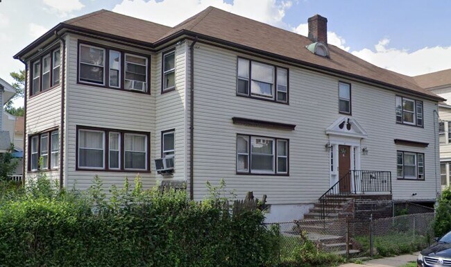 Building Photo - 15 Maple Plz