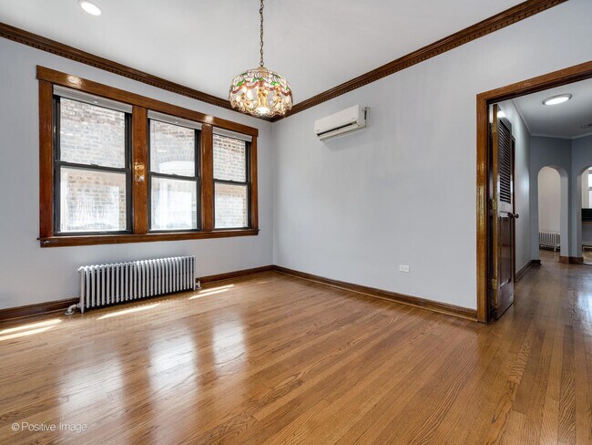 Foto del edificio - 1058 N Kedzie Ave