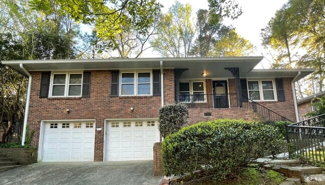 Front of Duplex, private 1 car garage (on the right for 1118 unit) - 1118 Arlington Pkwy NE
