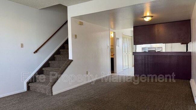 Foto del edificio - 25 Royal Crest Dr