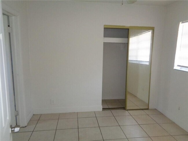 Foto del edificio - 711 SW 9th St