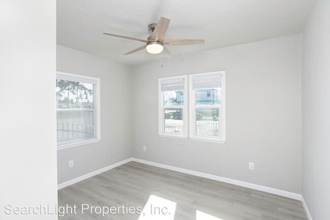 Building Photo - 2 br, 1.5 bath House - 143 E. Sunset Ave.