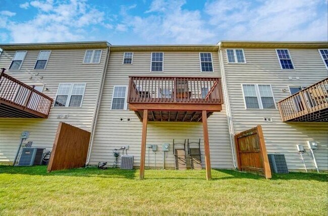 Building Photo - 3362 Yosemite Falls Rd