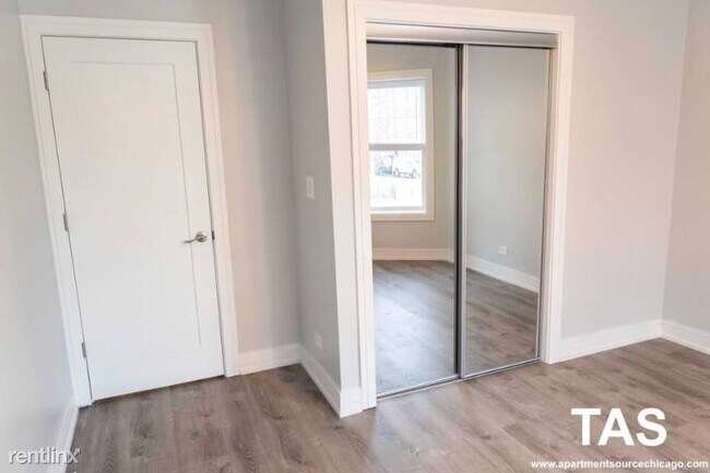 Building Photo - 2 br, 2 bath Apartment - 6045 N Winthrop Ave