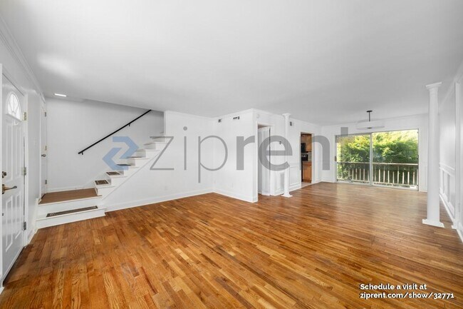 Building Photo - 2825 Northeast Expy