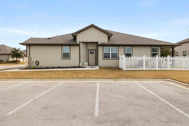 Building Photo - 1701 Logan Dr