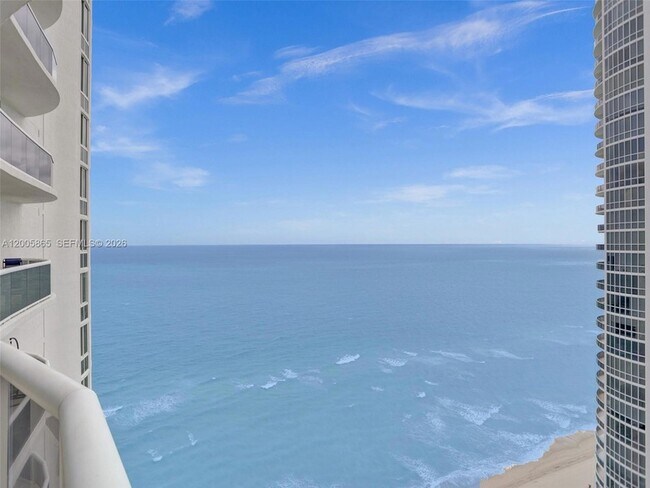 Building Photo - 15901 Collins Ave