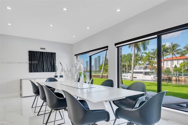 Building Photo - 5 br, 5 bath House - 4167 Palm Ln # 0
