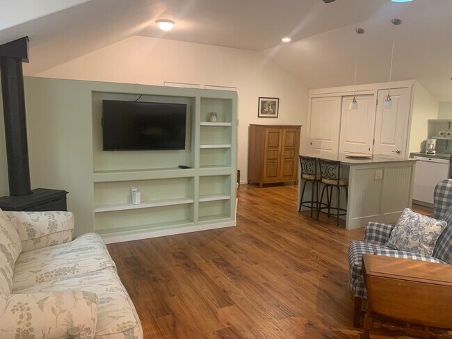 Furnished living space - 13620 Kantorbery Ct
