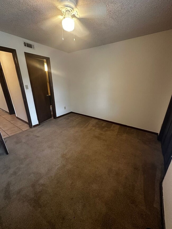 Building Photo - 2Bed/2Bath Townhome