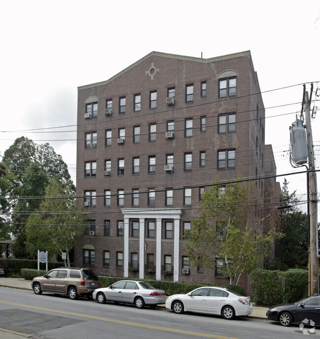 The Colonial House Apartments New Rochelle, NY