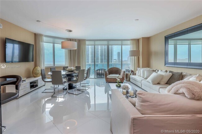 Building Photo - 2711 S Ocean Dr