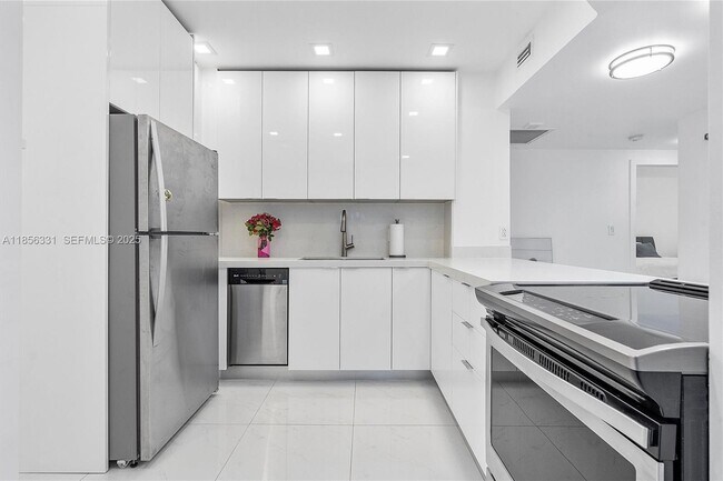 Foto del edificio - 1980 S Ocean Dr