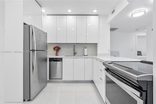 Building Photo - 1980 S Ocean Dr