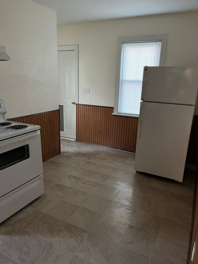 Foto del edificio - 2 bedroom one bath house in Godfrey