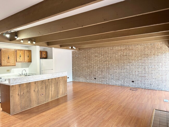 Building Photo - 709 Kenneth Cir