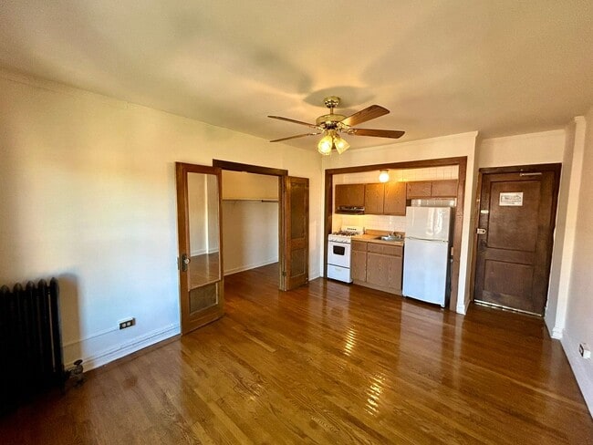 Interior Photo - 2256 N. Cleveland