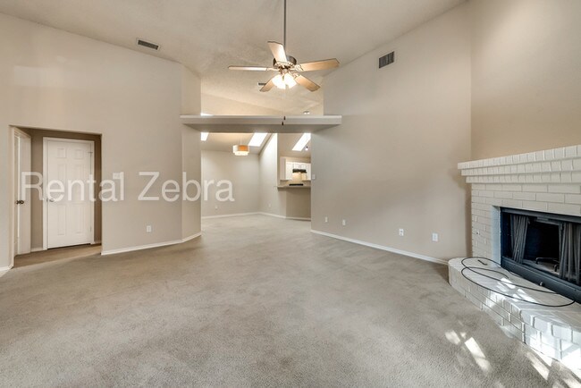 Foto del edificio - 4408 Sierra Dr