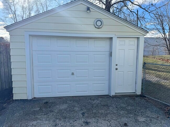 Foto del edificio - 3827 Keota Ave