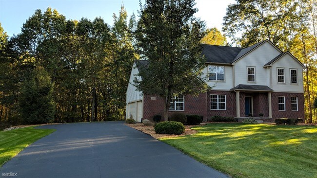 Building Photo - 5 br, 3 bath House - 2827 Pine Blfs